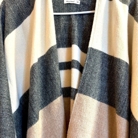 Women’s Knit Poncho Sweater - One Size - NWOT - Picture 4 of 4